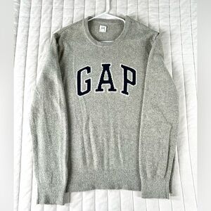GAP Sweater Mens L Gray Merino Wool Blend Crewneck Logo Pullover Applique EUC